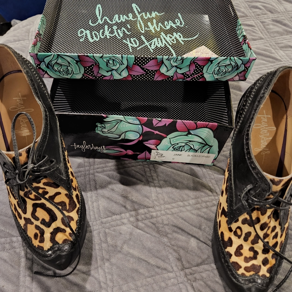 Taylor Says Shoes